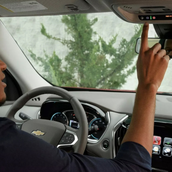 Špijuni na četiri točka: Naglo zakočio – mesečna rata osiguranja mu porasla za 100 dolara