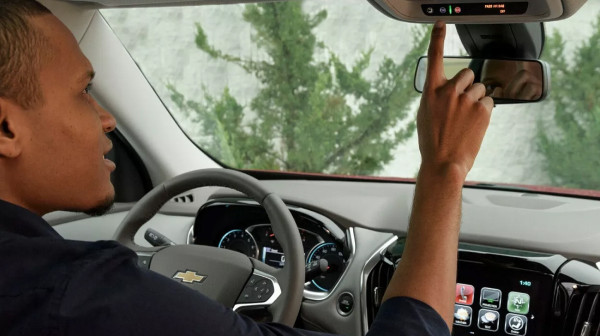 Špijuni na četiri točka: Naglo zakočio – mesečna rata osiguranja mu porasla za 100 dolara