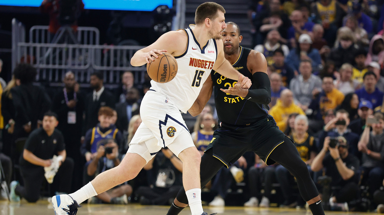 Jokić niže asistencije i skokove, a Golden Stejt trojke! VIDEO