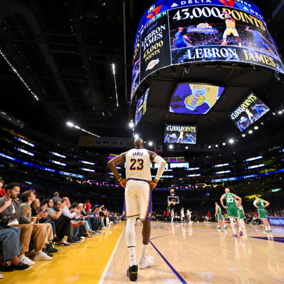 Lebronu istorija, Lejkersima poraz VIDEO