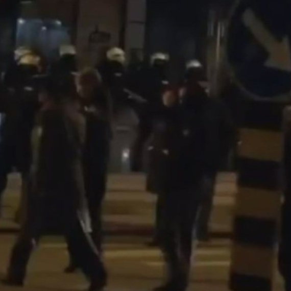 Blokaderi tgrozili javnost: Hodali iza srpskog oficira i salutirali Hitleru VIDEO