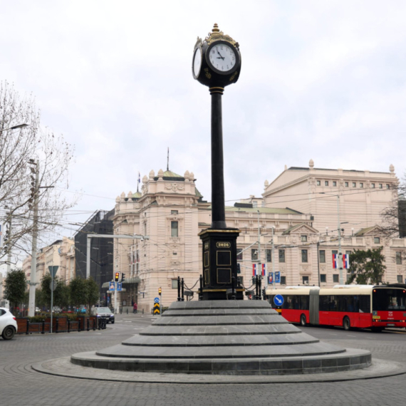 Novi simbol grada: "Beogradski sat" na Trgu republike FOTO/VIDEO