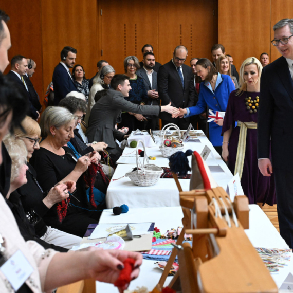 Vučić na otvaranju izložbe "Niti državnosti": Nematerijalno nasleđe je živa snaga Srbije