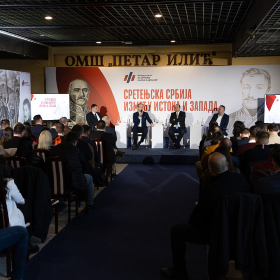 Sretenjska Srbija između istoka i zapada u Aranđelovcu: Izgradnja kulturnog nacionalnog identiteta