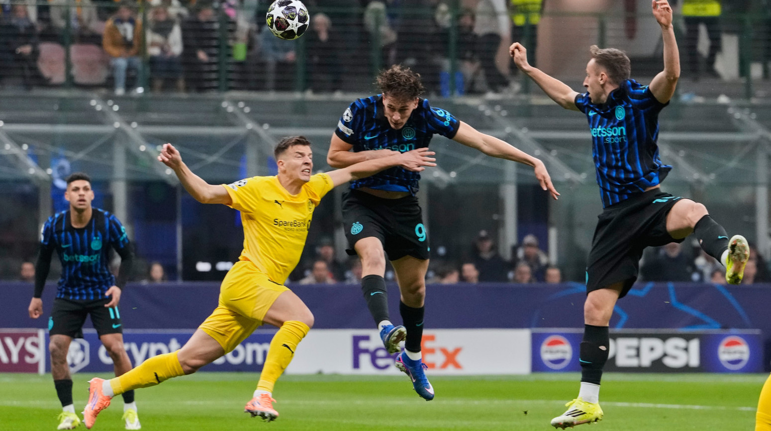 Inter juriša, Njukasl nastavio da "puni" autsajdera