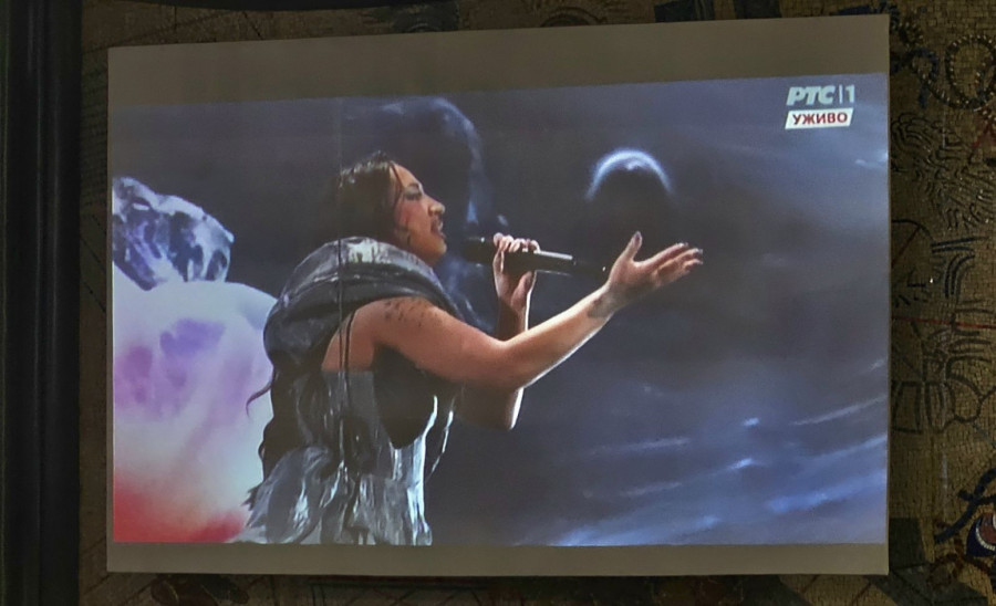 Zejna izdominirala na PZE: Kritikuju je Albanci, a ona peva kao da sutra ne postoji VIDEO