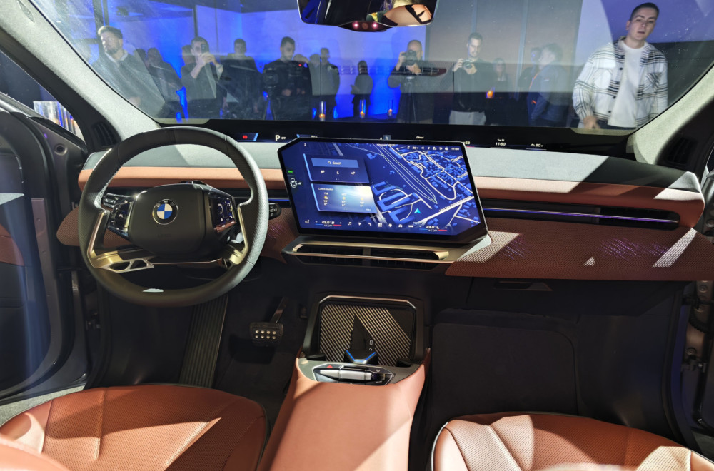 Novi BMW Serije 7 zadržava kontroverzni dizajn: Velika maska i podeljena svetla ostaju