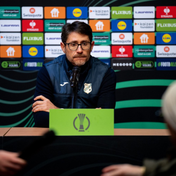 Trener Rijeke zadržan u bolnici