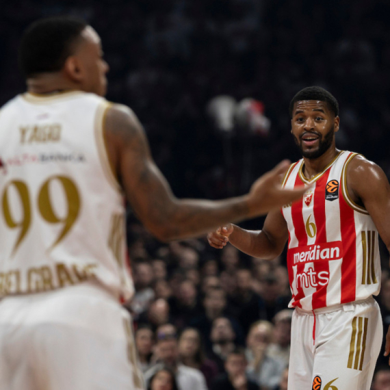 Zvezda bacila Efes u "nokdaun"