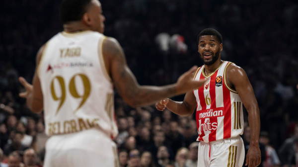 Zvezda bacila Efes u "nokdaun"