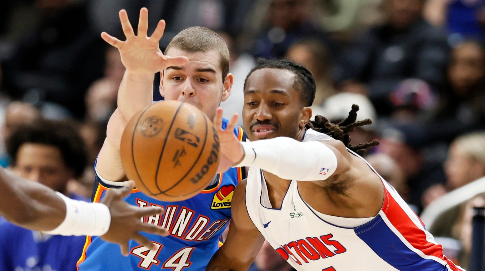 Okršaj lidera: Detroit nadigrao desetkovanu Oklahomu – Topić "nevidljiv" VIDEO