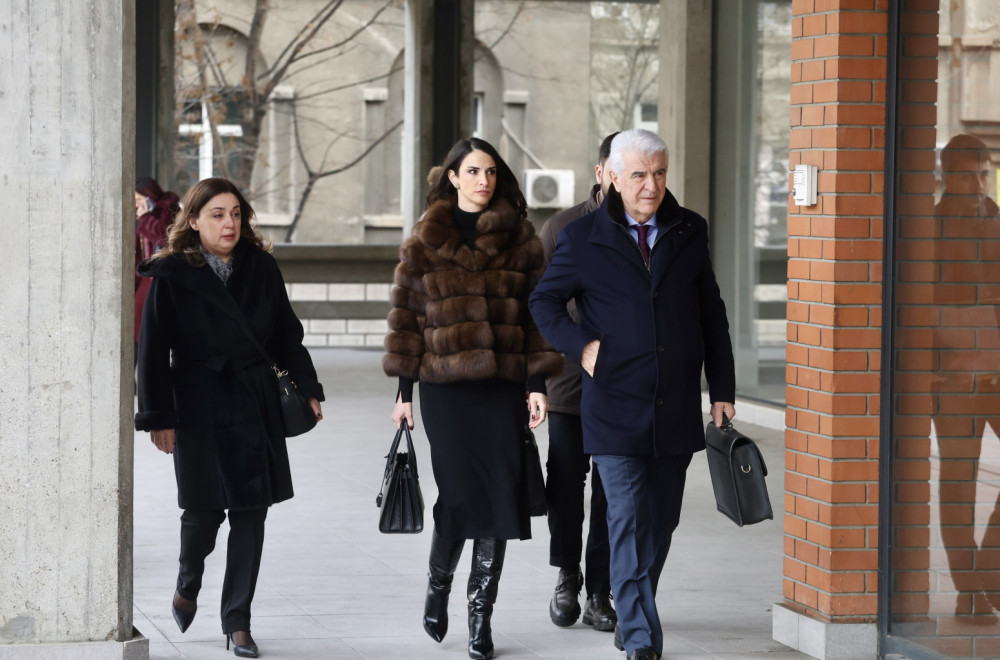 Miljana Kecmanović stigla u sud; Danas nastavak suđenja za masakr u Ribnikaru