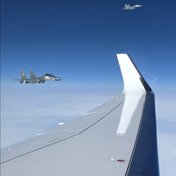 Vučićev avion u vazdušnom prostoru Kazahstana: Sačekali ga 'suhoji 3' u znak dobrodošlice FOTO