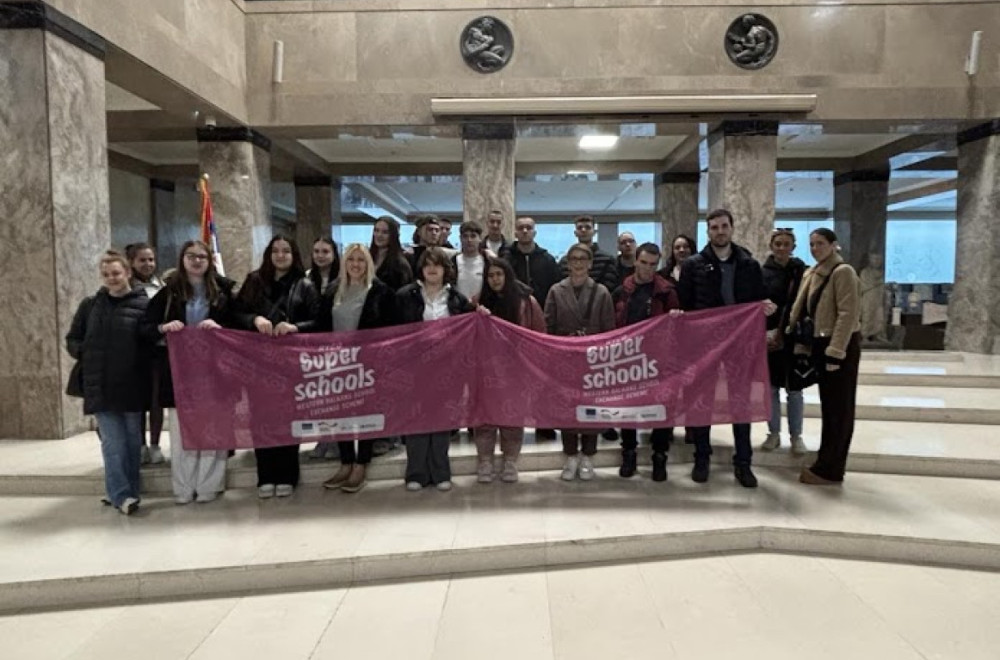 Mladi kroz projekat "Pokušaj da hodaš u mojim cipelama" pokazali da različitosti grade prijateljstvo FOTO