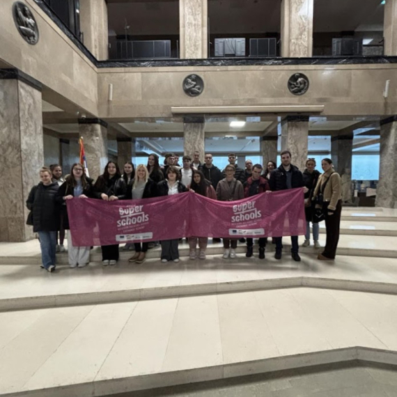 Mladi kroz projekat "Pokušaj da hodaš u mojim cipelama" pokazali da različitosti grade prijateljstvo FOTO