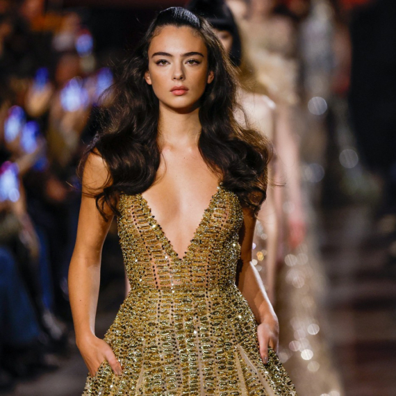 Ćerka Monike Beluči se skinula u donji veš i očarala sve VIDEO