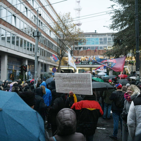 Blokaderi najavljuju fizičke obračunee; Ponoš: Kaluđera je trebalo da izbace kroz prozor VIDEO