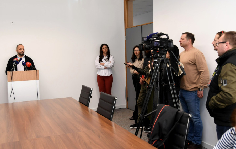 Radojević: Dobio sam sudski poziv zbog postavljanja banera Mir Božji, Hristos se rodi na Badnji dan