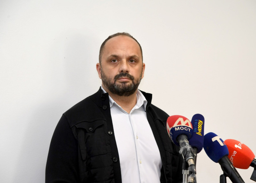 Radojević: Dobio sam sudski poziv zbog postavljanja banera Mir Božji, Hristos se rodi na Badnji dan