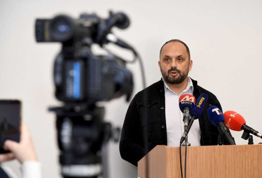 Radojević: Dobio sam sudski poziv zbog postavljanja banera Mir Božji, Hristos se rodi na Badnji dan