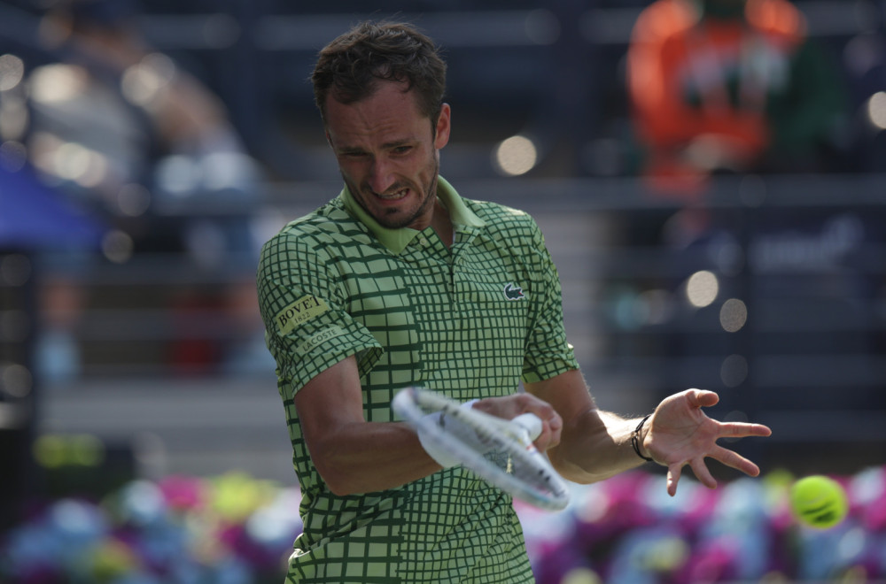 Medvedev gazi sve pred sobom, a ima neki problem