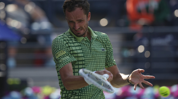 Medvedev gazi sve pred sobom, a ima "neki problem"