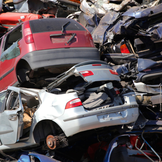 Tragedija u Minhenu: Radnik na otpadu zgnječio automobil na presi dok je čovek bio unutra