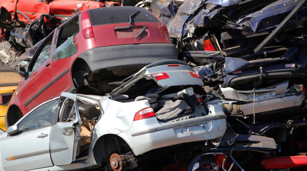 Tragedija u Minhenu: Radnik na otpadu zgnječio automobil na presi dok je čovek bio unutra