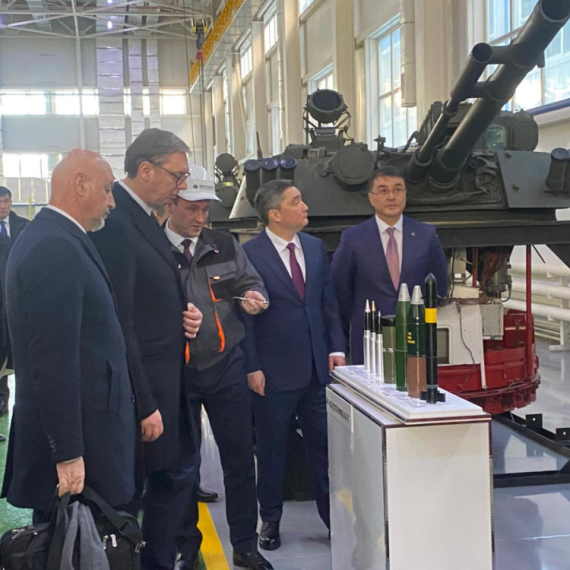 Vučić u Astani u obilasku vojne izložbe kazahstanske kompanije namenske industrije FOTO
