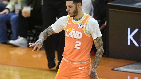 Nekadašnjem drugom piku NBA drafta ugrožena karijera