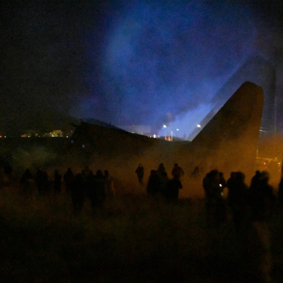 Srušio se avion sa više od 100 ljudi; Broje se mrtvi VIDEO