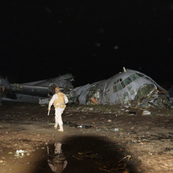 Srušio se vojni avion: Najmanje 20 mrtvih FOTO/VIDEO