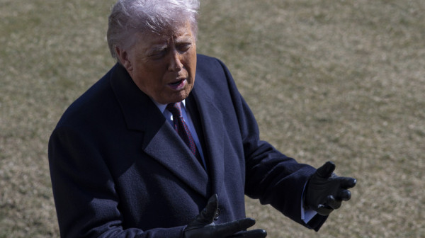 Tramp naredio: "Hitno obustavite"