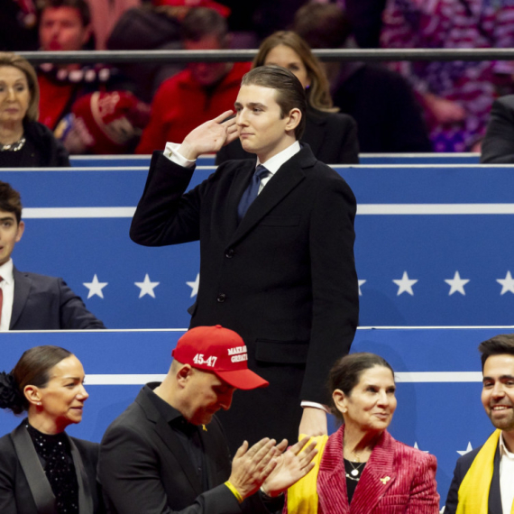 Tramp se slikao s porodicom, pa sve nasmejao: "Baron je visok, ali je zgodan" FOTO