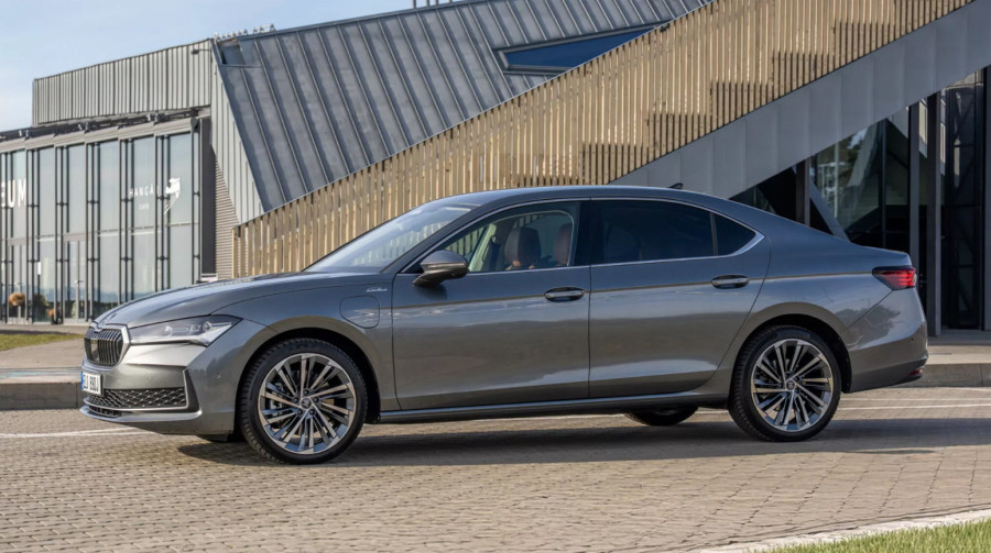 Nova Škoda Superb PHEV jača nego ikada – nadmašila je i 2.0 TSI FOTO/VIDEO