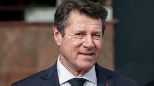 Svinjska glava sa Davidovom zvezdom okačena na kapiji kuće gradonačelnika Nice