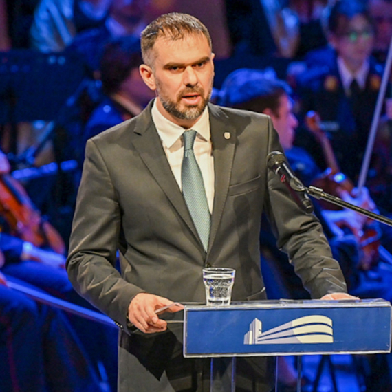 Mićin: Novaković je simbol bezakonja i propadanja Novog Sada, a Vučić i SNS su simbol uspona i razvoja grada