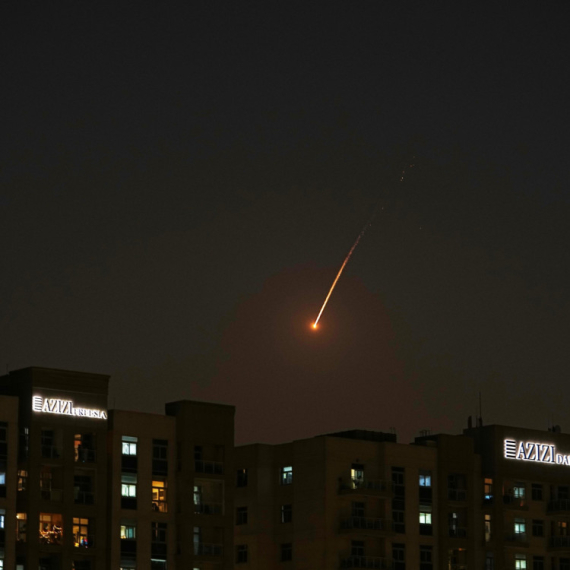 Pakao usred Dubaija: Padaju rakete, gori turistička atrakcija VIDEO