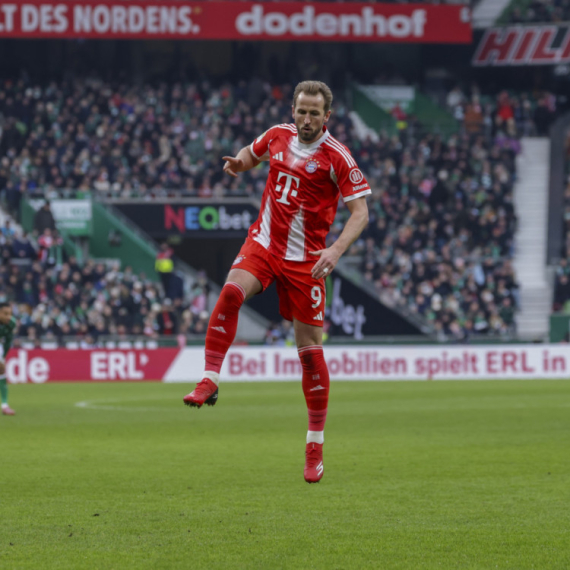 Kejn ispisao istoriju na "Der Klasikeru" i stavio jednu ruku na trofej VIDEO