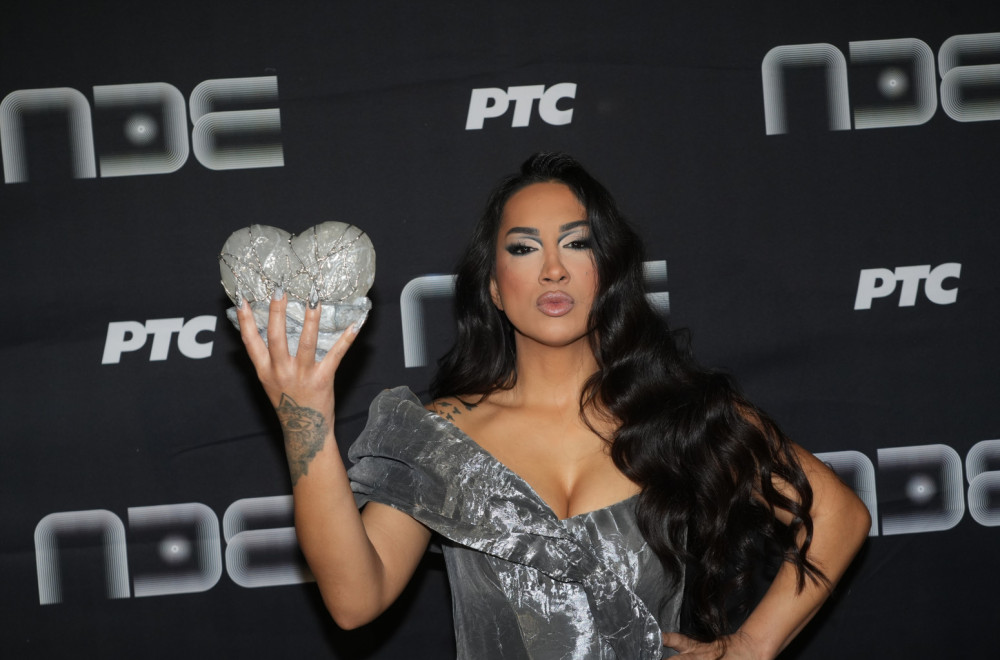 Bačen mikrofon, Zejna poletela na sceni; Uskoro glasanje FOTO/VIDEO