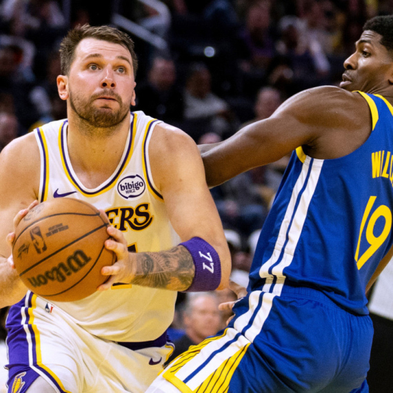 Dončić i Lebron srušili Golden Stejt Voriorse VIDEO