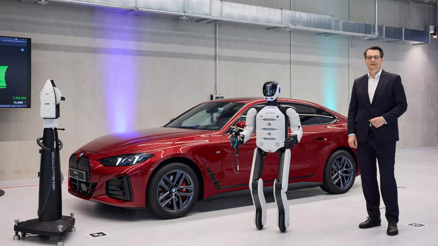 BMW uvodi humanoidne robote: Rade bez pauze i pomažu u izradi automobila VIDEO