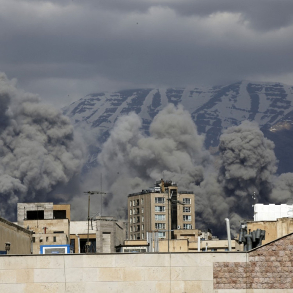 Oštećena ambasada Srbije u Teheranu VIDEO