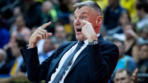 Jasikevičius i trio Partizana traže način da napuste Dubai