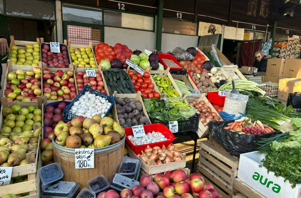 Pasulj 400, zelena salata 50 dinara: Stiže proleće na tezge čačanske pijace