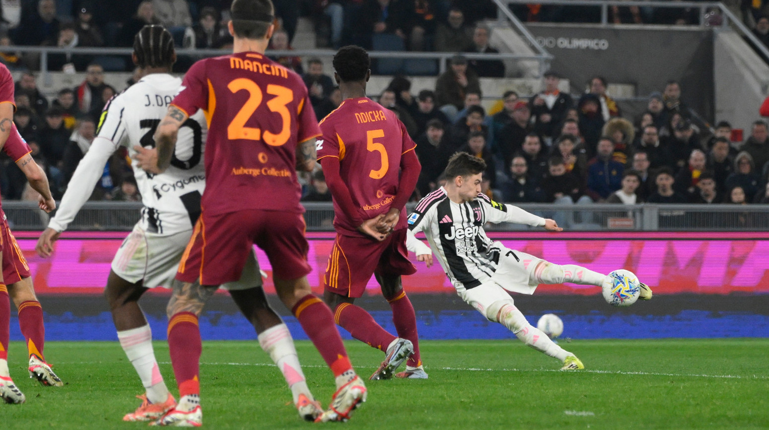 Svilar primio golčinu – Juve se iščupao na "Olimpiku" VIDEO