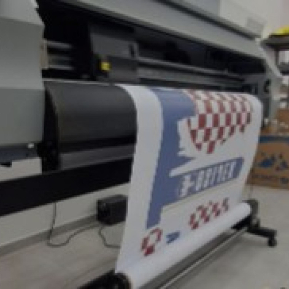 Blokaderi u Kuli štampaju hrvatske dresove