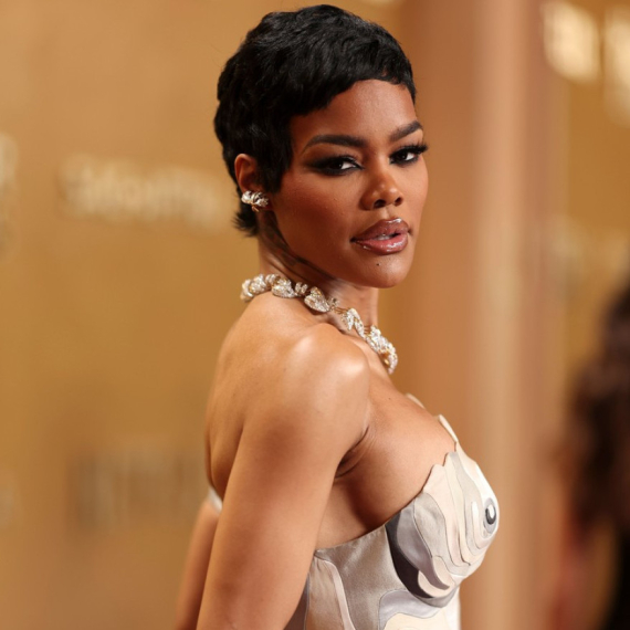 Glumica pokazala novu verziju gole haljine i svi se pitaju – da li je naga? FOTO