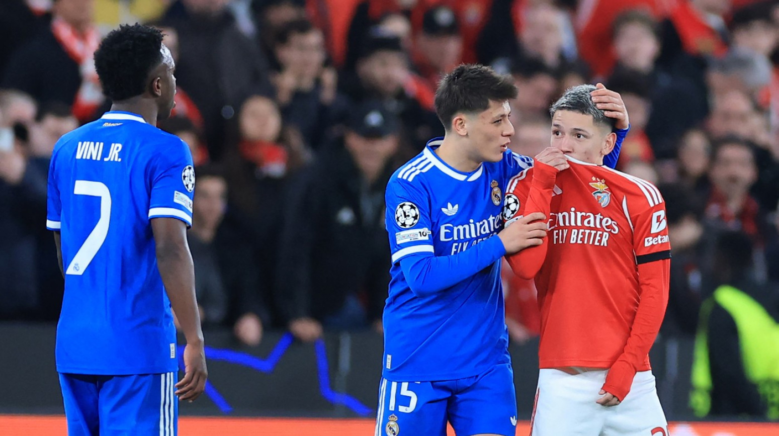 Infantinovo rešenje za rasizam – crveni kartoni za pokrivanje usta