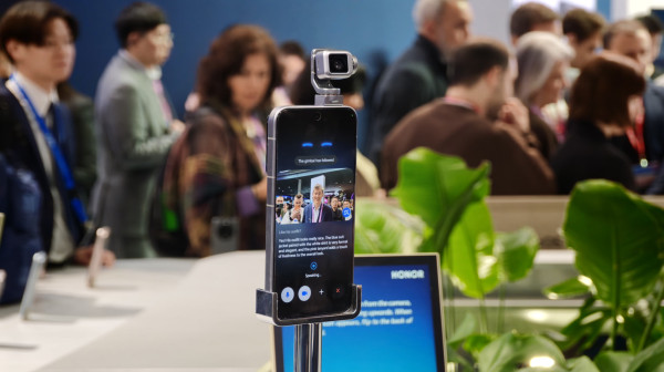 Robot telefon? Može! FOTO